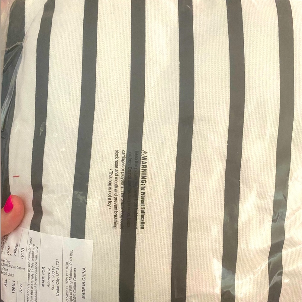 💕NWT Halloween Pillow - Picture 3 of 8